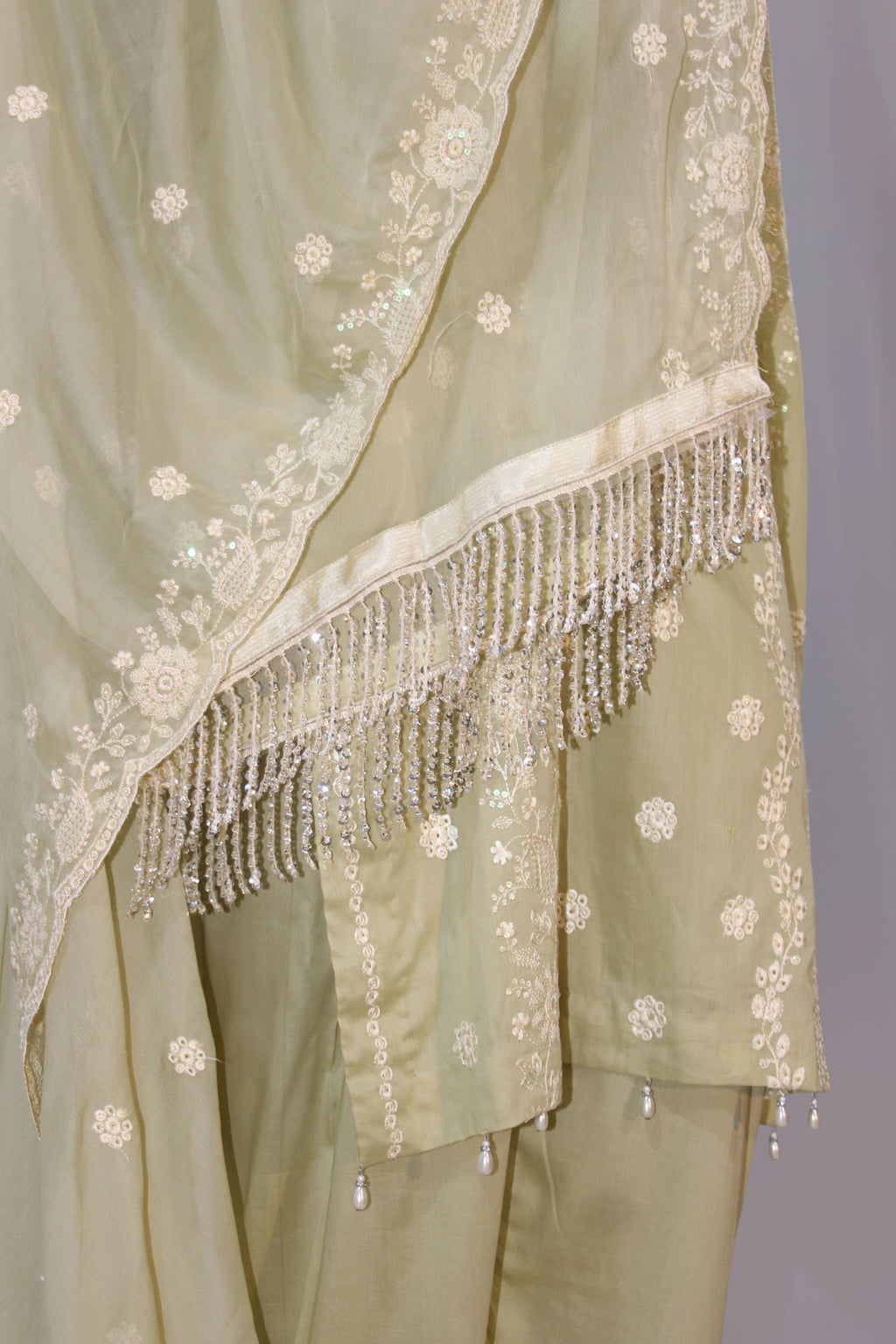 Zeb e Gul – Zeenat-e-Pista | Embroidered Lawn 3-Piece Suit with Dupatta