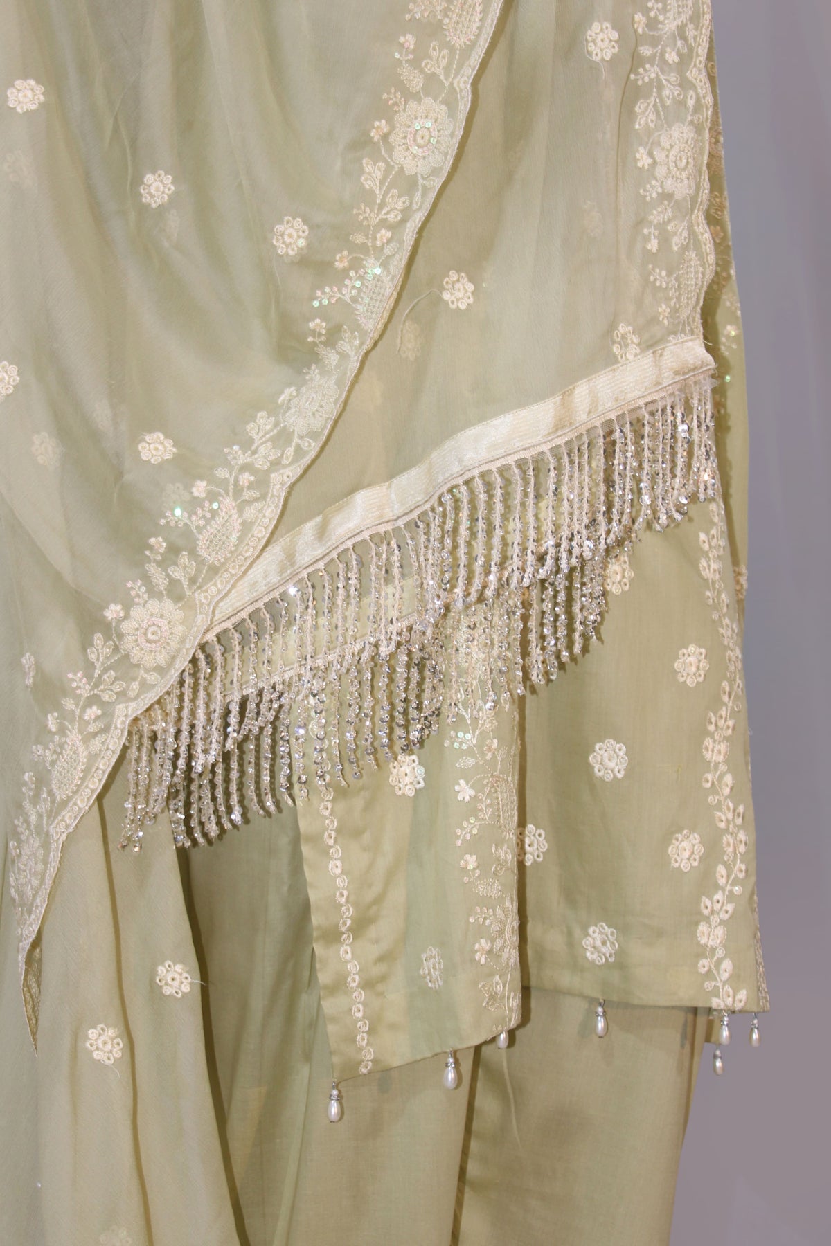 Zeb e Gul – Zeenat-e-Pista | Embroidered Lawn 3-Piece Suit with Dupatta