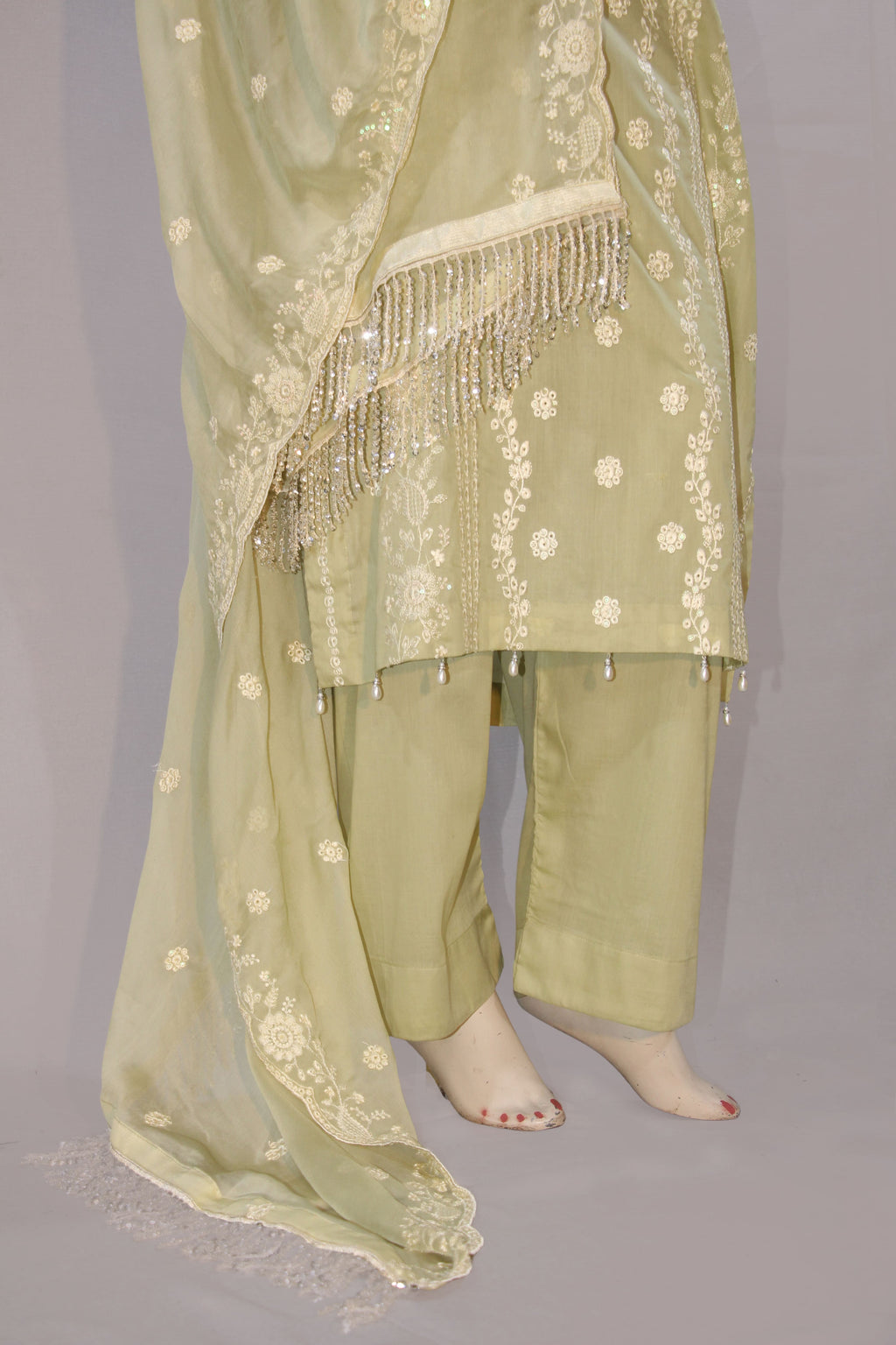 Zeb e Gul – Zeenat-e-Pista | Embroidered Lawn 3-Piece Suit with Dupatta