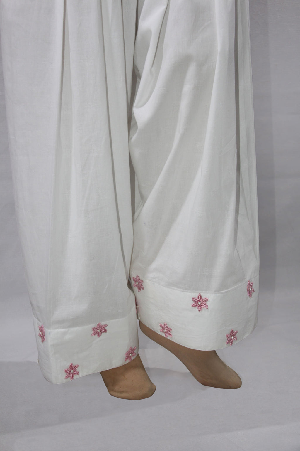 Zeb e Gul – Gulabi Shaam | Lace-Yoke Printed Lawn 2-Piece Suit