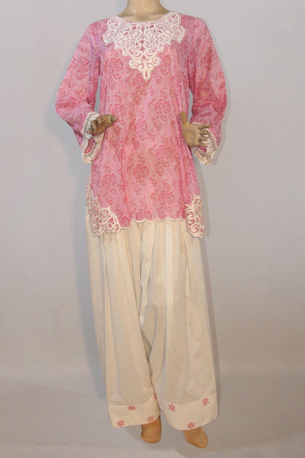 Zeb e Gul – Gulabi Shaam | Lace-Yoke Printed Lawn 2-Piece Suit