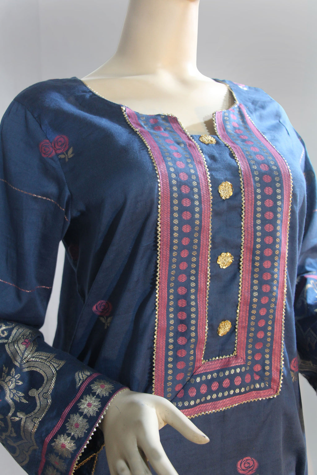 Zeb e Gul – Gul-e-Neelam | Embroidered Lawn 2-Piece Suit