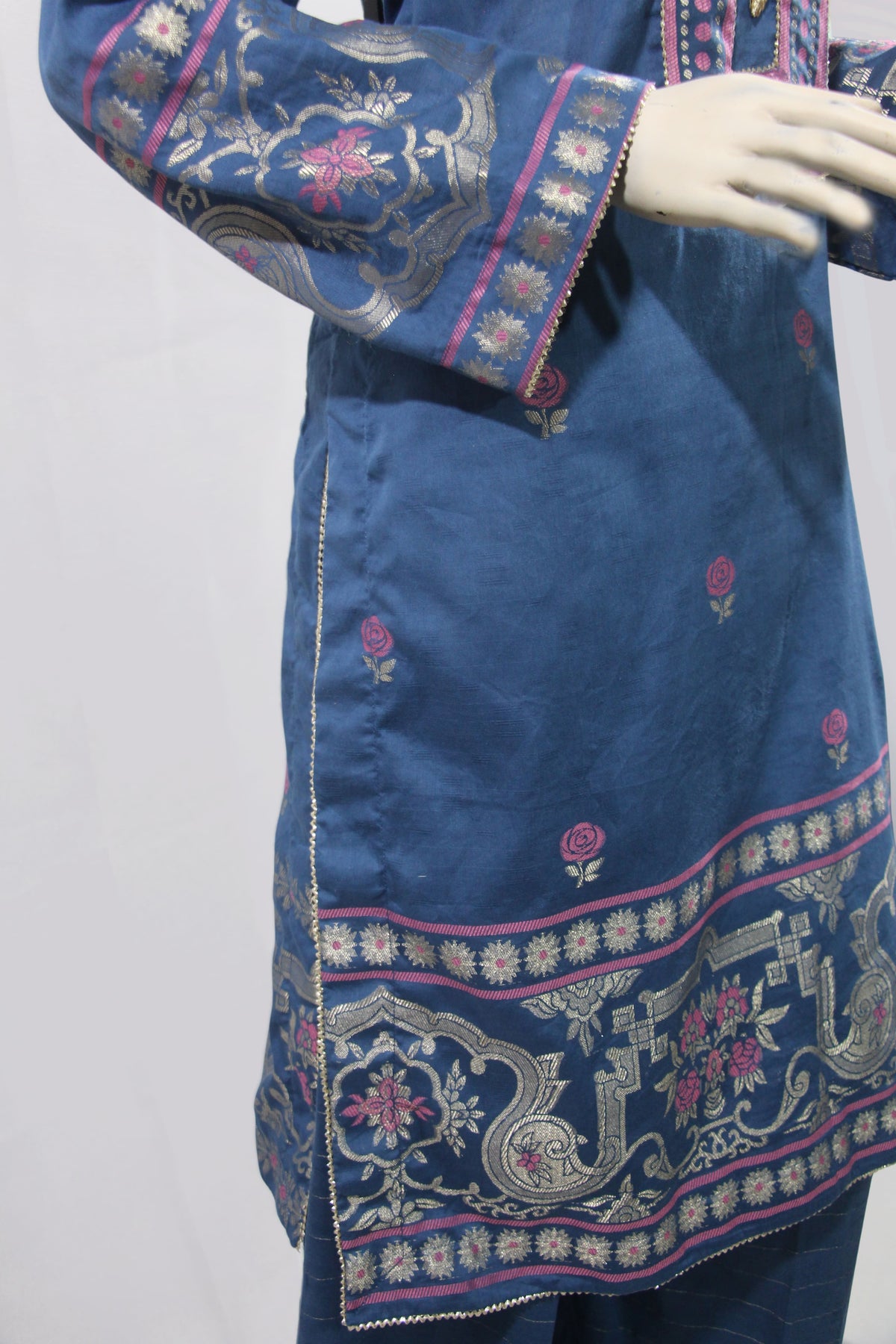 Zeb e Gul – Gul-e-Neelam | Embroidered Lawn 2-Piece Suit