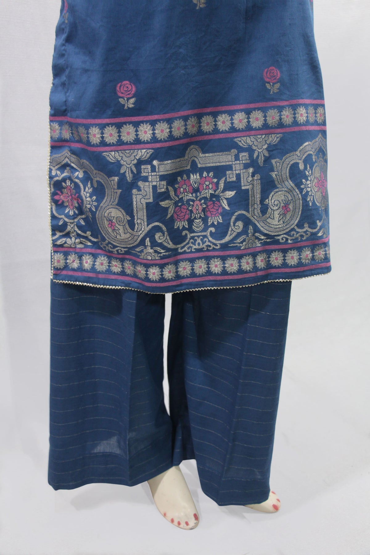 Zeb e Gul – Gul-e-Neelam | Embroidered Lawn 2-Piece Suit