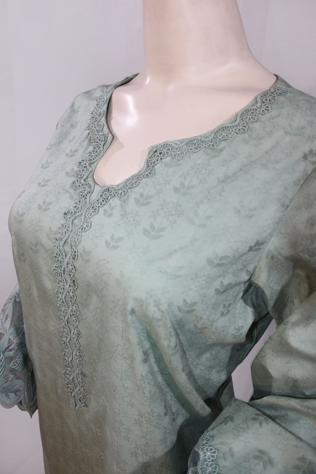 Zeb e Gul – Sabz Sukoon | Self-Textured Lawn 2-Piece Suit