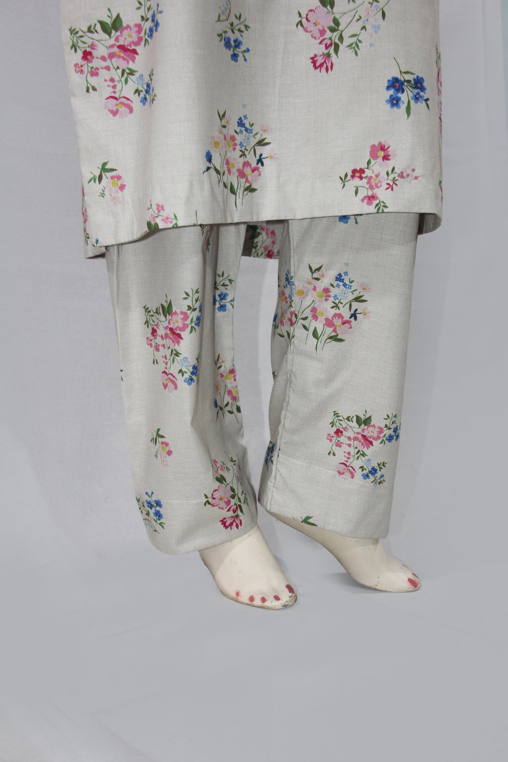 Zeb e Gul – Simaabi Gulzar | Lace-Yoke Floral Lawn 2-Piece Suit