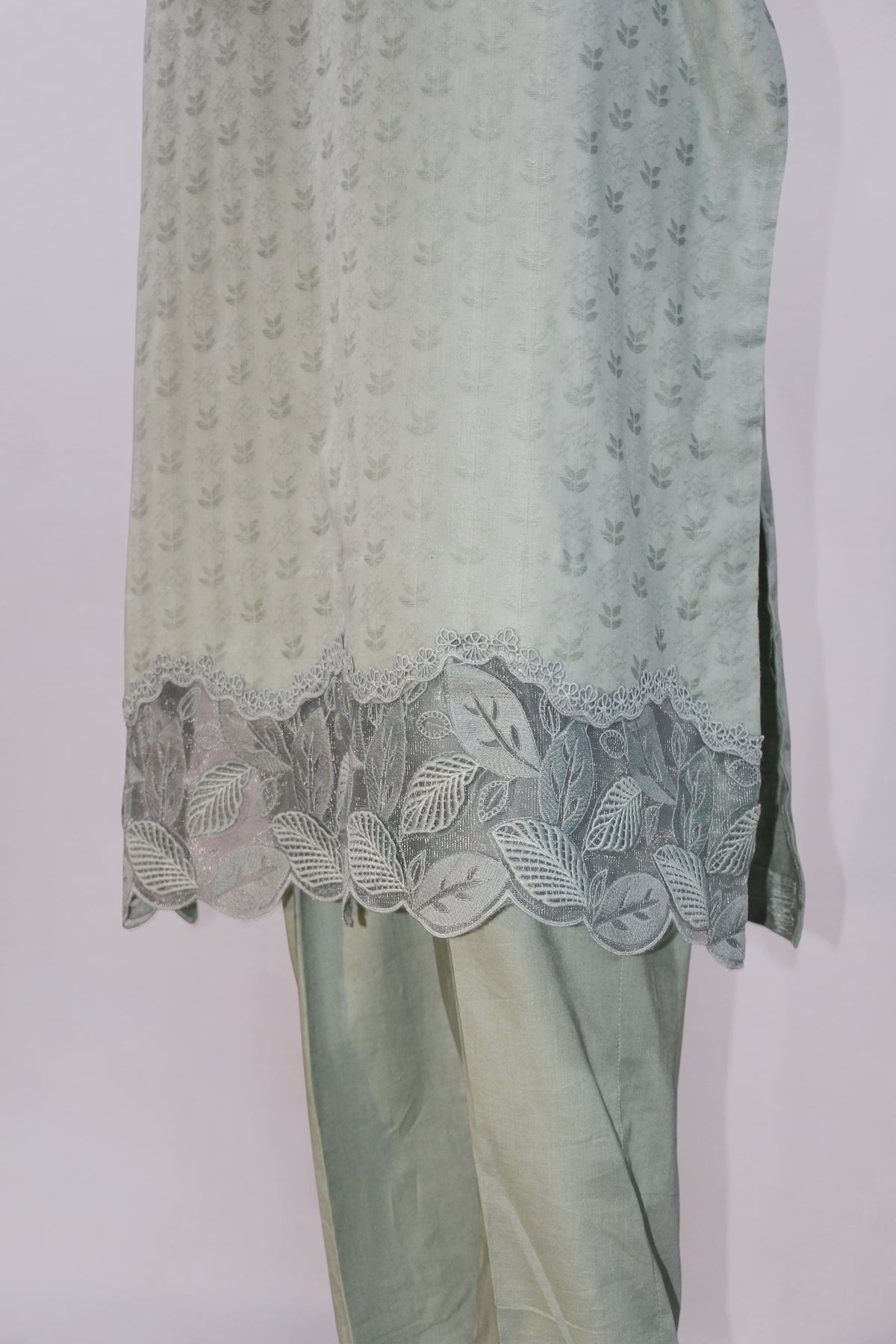 Zeb e Gul – Sabz Sukoon | Self-Textured Lawn 2-Piece Suit