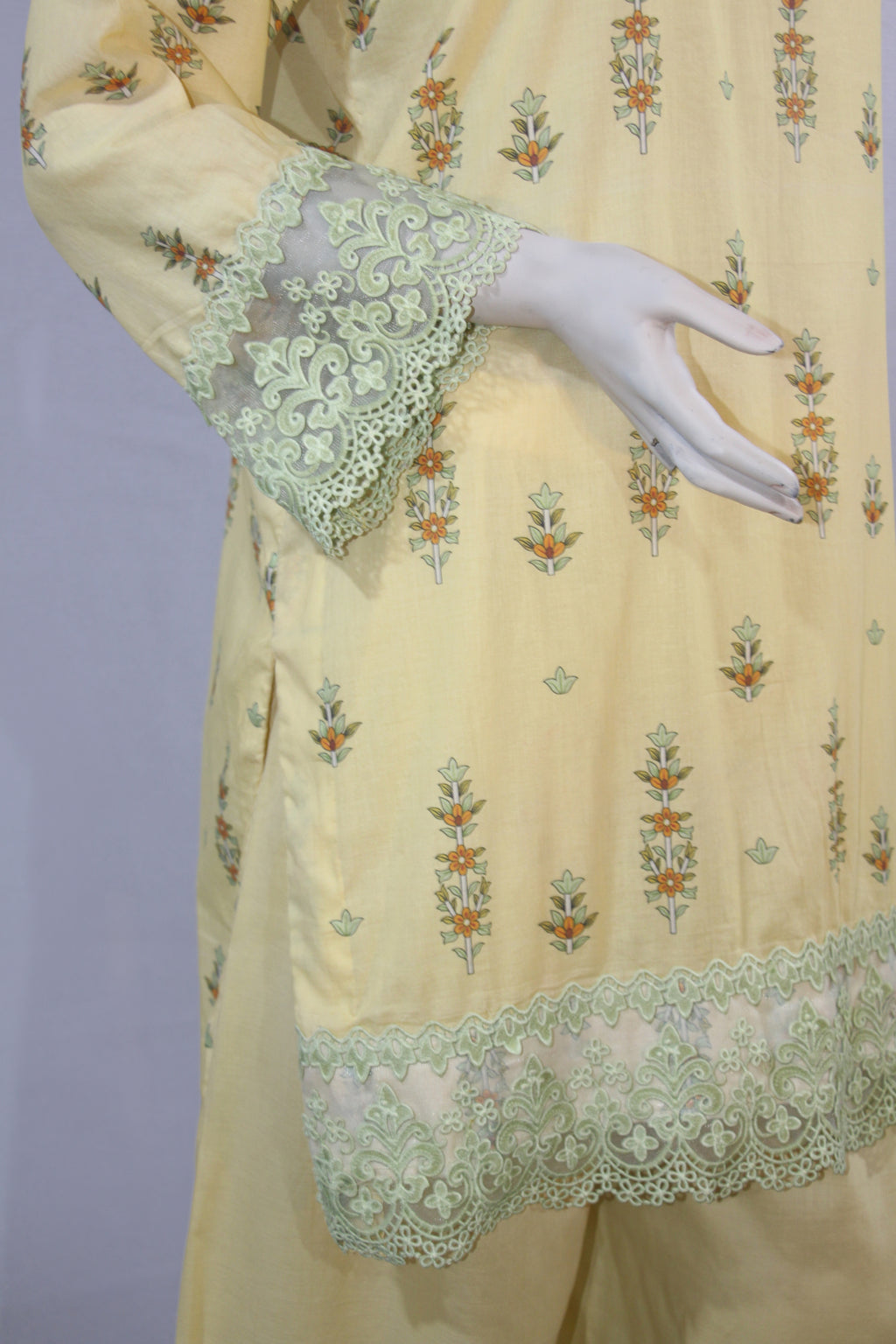 Zeb e Gul – Zard Bahar | Lace-Trim Lawn 2-Piece Suit